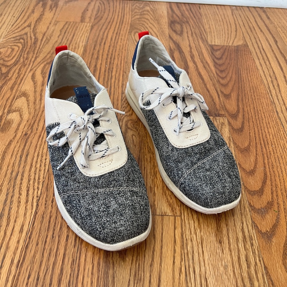 EUC Toms Sneakers